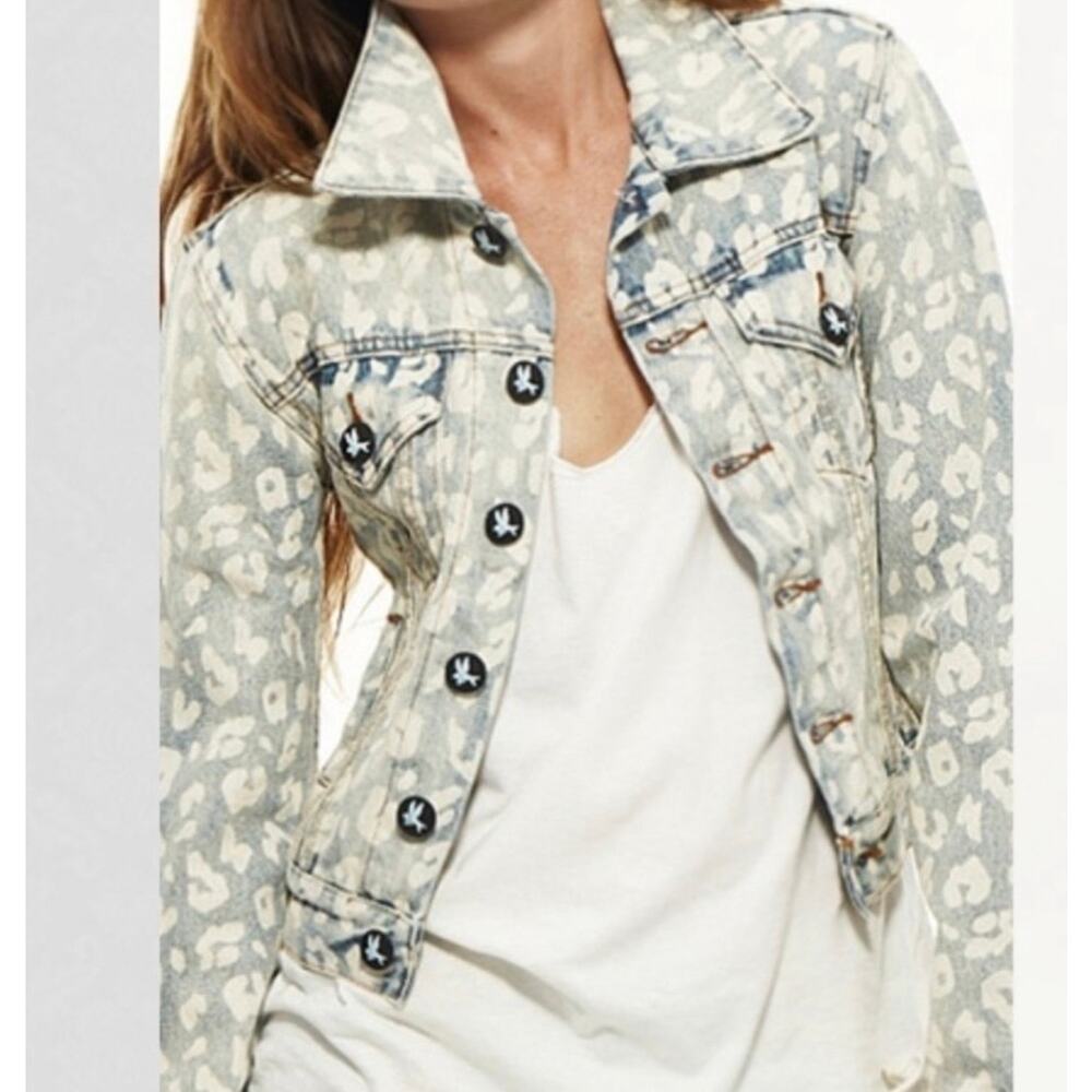 One Teaspoon animal printed denim jacket. Slim fitted.  sz meduim